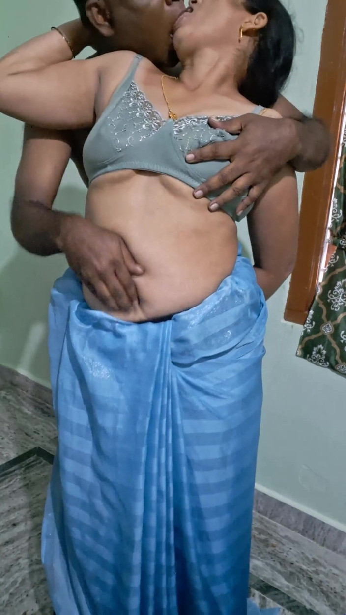 Sexy sindu: Hot Kissing Couple