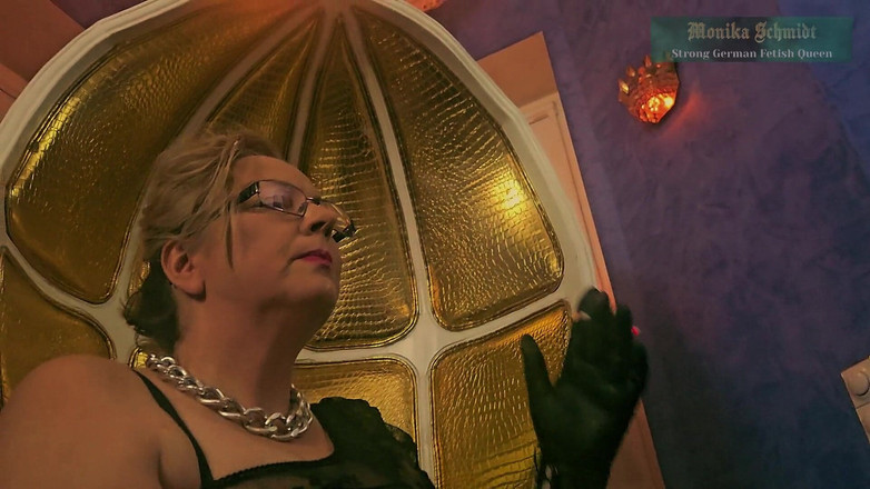 Strict Senz: Monika Schmidt Femdom Kouření Lidský Popelník Slovní Ponížení Bota Uctívání