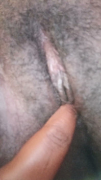Ihre nasse muschi essen, süßes fingerficken