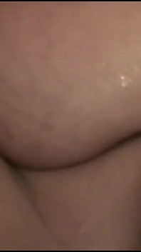 Annadevot - se masturbe dans la baignoire