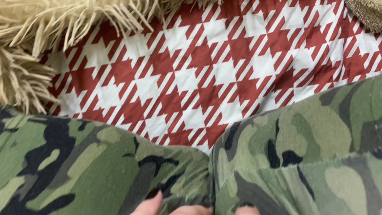 MilkyWay: 妻子拍摄了她如何在丈夫不在家时为情人撸管。话俄罗斯自拍