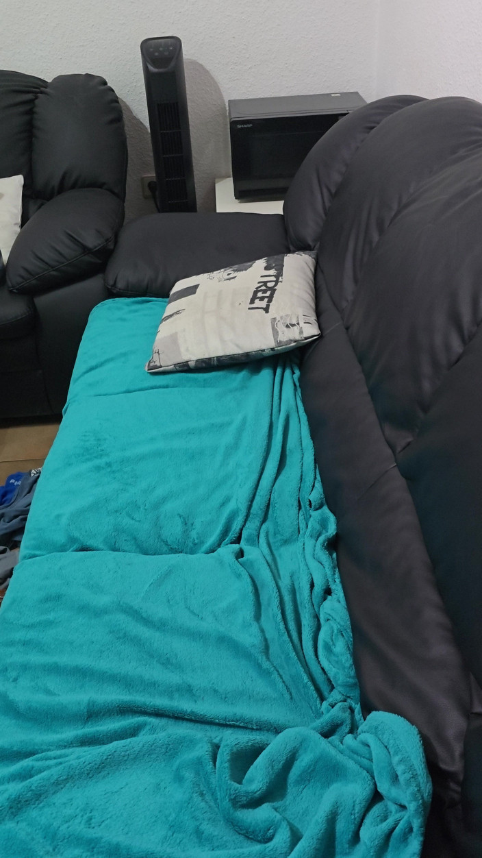 Chris_snoopy_91: 2 mega kaamuk dildo ke saath ghar par dohra pravesh