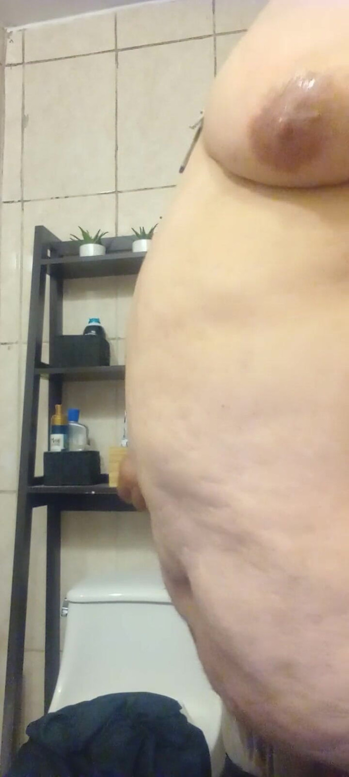 Chubbytits16: कौन मेरे विशाल निपल्स को चूसना चाहता है