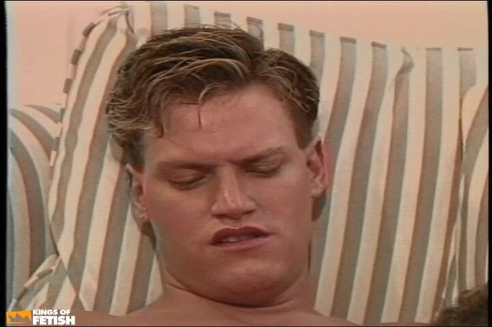 Gay Diaries: Lelaki miang melancap sebelum menghisap pasangannya dan mengongkek duburnya