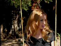 Girls of Desire: Дві красиві студентки їдять одна одну в саду