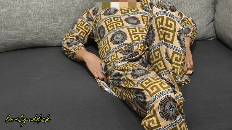 Lovelyaddik: Mulher asiática esperando seu namorado voltar para casa