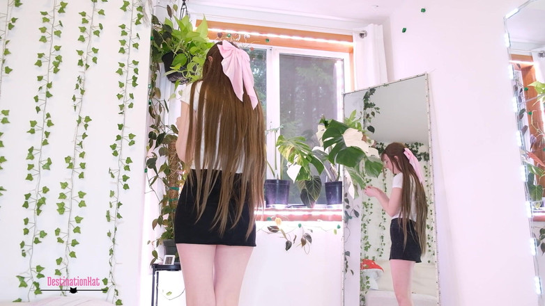 Destination Kat: ध्यान के लिए कपड़े उतारना