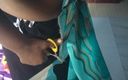 Tamil lesbian: Big MILF Aunty Saree Wearing