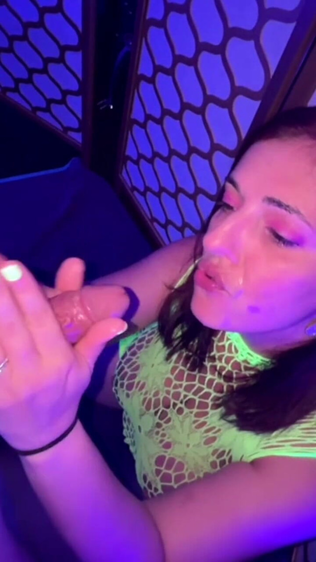 Black Light POV (Peacock couple) Black Light POV (Peacock couple)