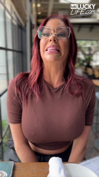 Alexis Fawx sempre pronta para um bom tempo