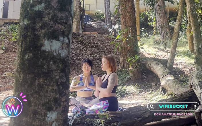 Wifebucket: Wifebucket Amateurs - Moja dziewczyna i jej dziewczyna robi sztuczki na...