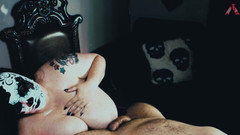 misterandmissesx: Domnișoara țâțoasă își folosește mâinile și țâțele pentru a-mi masa pula