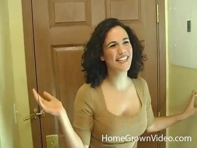 Homegrown Video: Zayda scopa per compensare l'affitto