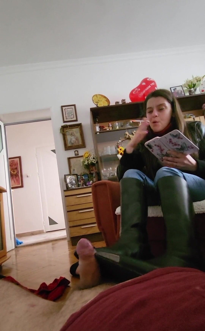 Mistressyammyboots: 皮靴在他的鸡巴上