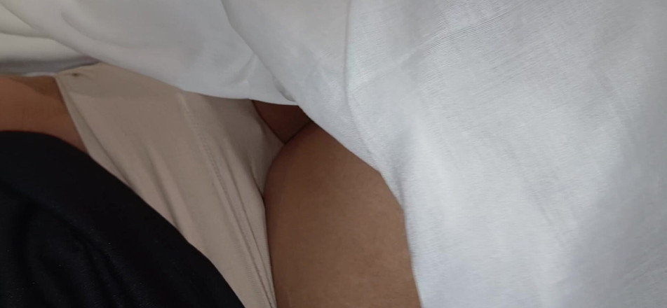 Lesbian-candys: Ma copine et moi nous masturbons imprudemment à côté de notre...