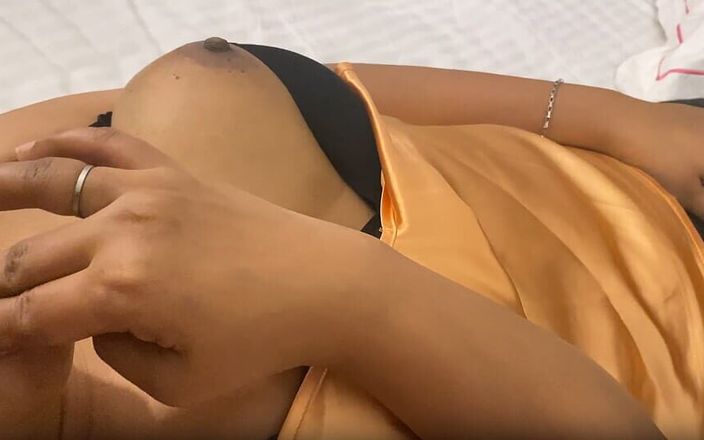 Arabicqueen: Dasy ciocia obciąganie jej palce prawie nie myśląc przystojny przyjaciel...