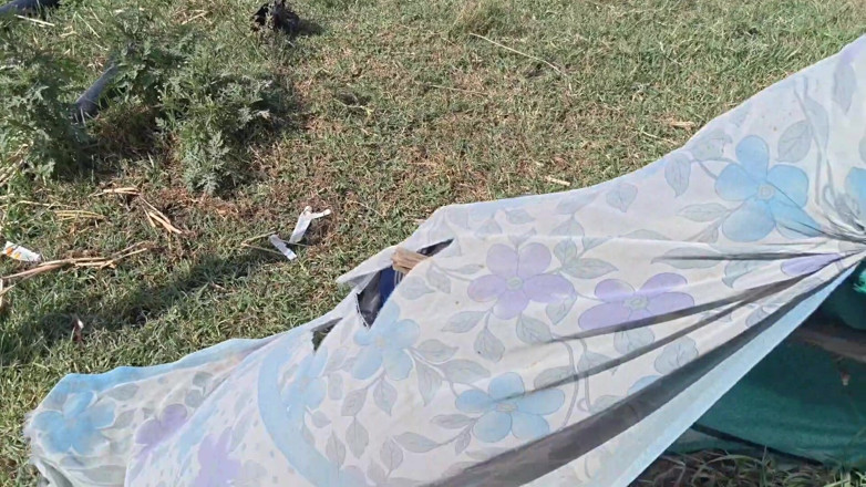 Sexy baby girl: Bhabhi Ko Field Mai Kapde Dhote Samay Mud Marwai