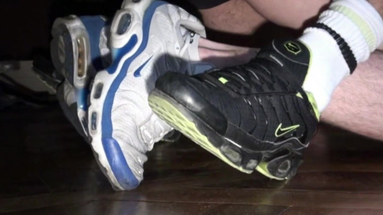 Sneaker gay: Sneaker casting porno con twink e il suo padrone dominante