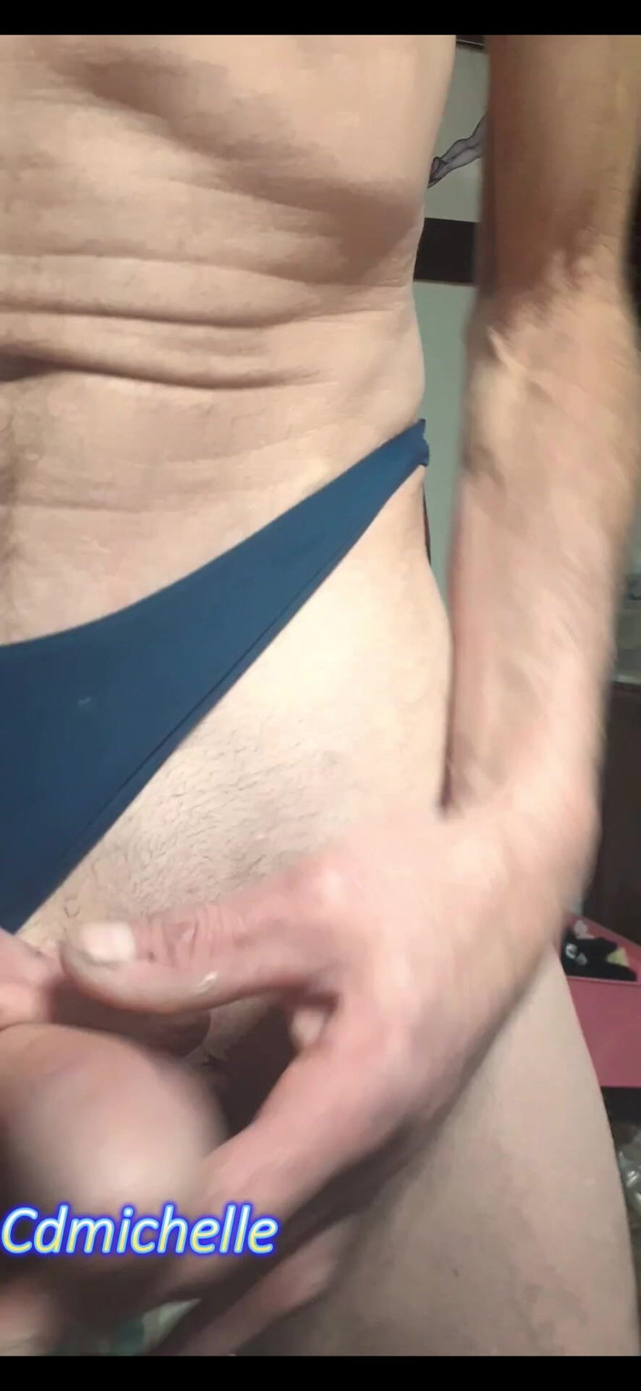 Crossdressers Cd Michelle wearing sexy lingerie: Crossdresser Michelle Găsit o pereche de chiloți fiice vitrege de...