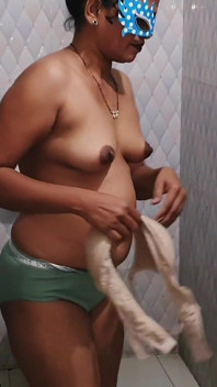 Cunhado fodeu cunhada enquanto ela tomava banho