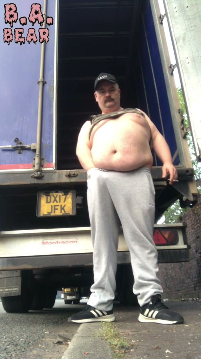 B A Bear: Fat Truck Driver Outdoor Wank