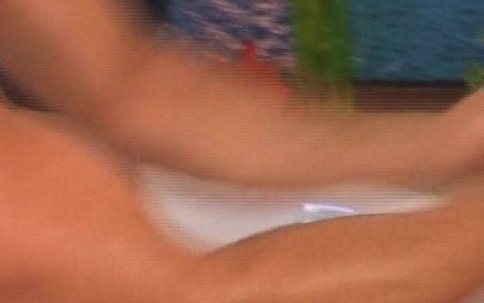Deutsche Damen: Sexy německá děvka si užívá anální šukání ve vířivce