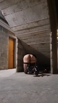 [•rec]4 Handjob 4-legged Ejaculation Doggy Style Like a Bitch in the Cellar. Vsbx Paris⁹¹