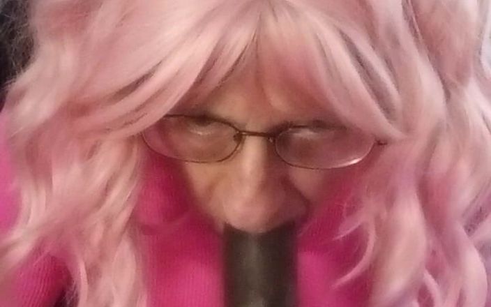 Patti xdress: Pink patti zeigt ihren neuen stoßenden / vibrierenden dildo.