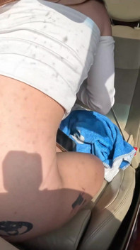 Stříkání a zlatá sprcha na silnici v mém autě