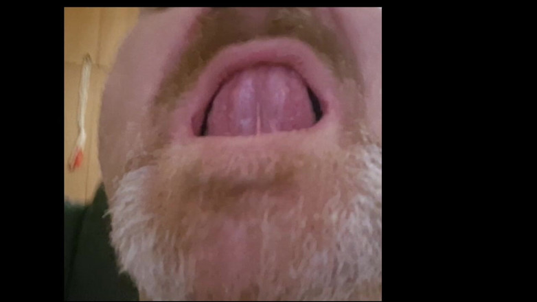 ChubbyDaddyBearLuka: टूथलेस बियर हमें उसके मुंह में जाने देता है - माउथ फेटिश