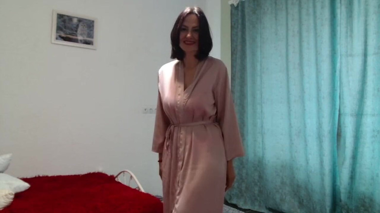 ANGELA_LADY: Cogí su coño peludo y le muestra a todos un...