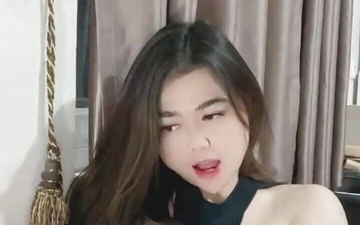 Indonesia live: Asijská dívka s velkými prsy stříká multi orgasmus