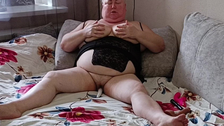 Zona901: Madrastra con gran culo, coño peludo y enormes tetas escenó...