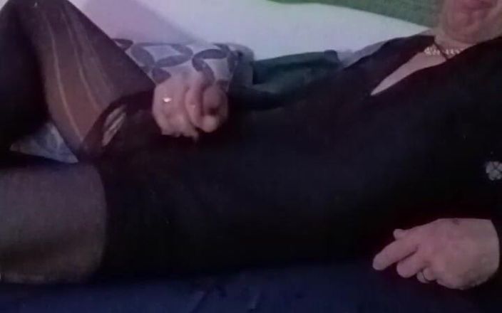 Goth boy: Kencing dan ngocok kontol di webcam