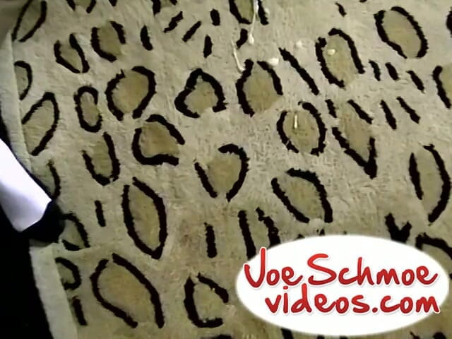 Joe Schmoe: Zwaargeschapen bi-man Dee krijgt een pik