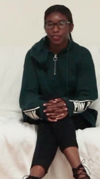 Negra nerd ama sua buceta cheia de porra