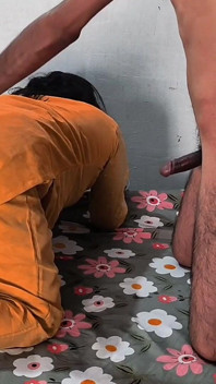 힌디어 집에서 촬영한 영상으로 후배위 스타일로 따먹히는 핫한 인도 밀프
