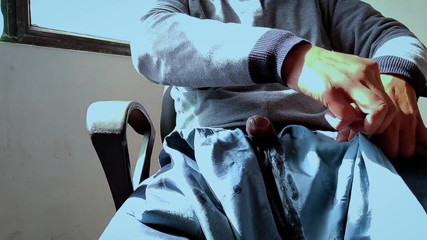 Satin And Silky: 丝质丝质打手枪色情 - 继妹的缎面丝质黄色西装上摩擦鸡巴并射精 （79）