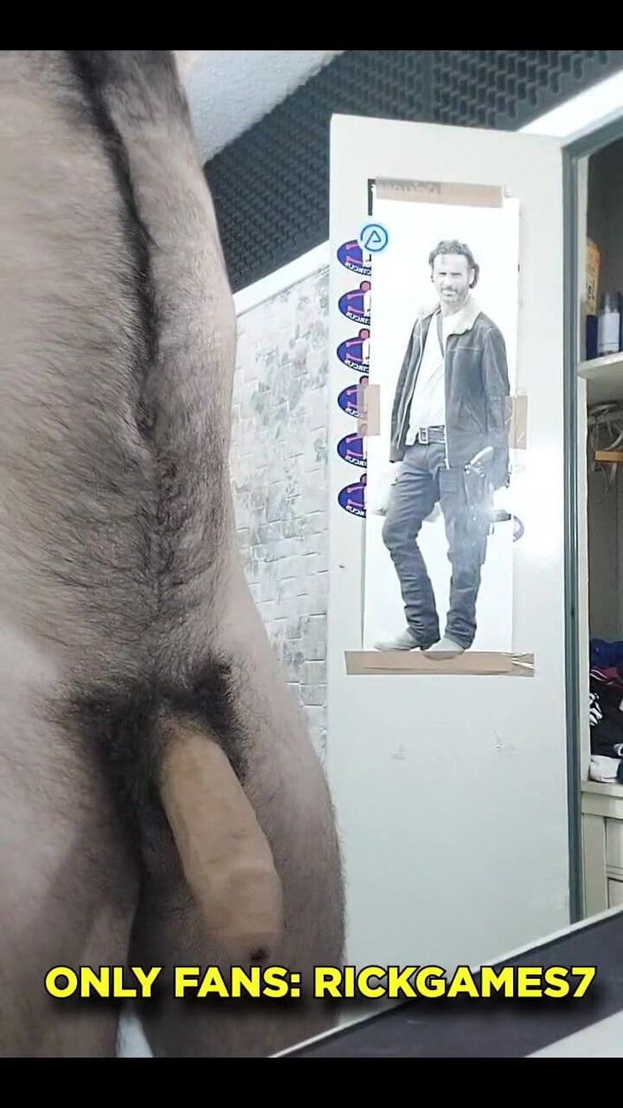 LapijARG: 5 minuti di masturbazione, mostra il culo e il petto...