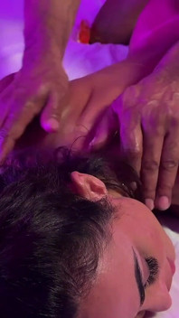 Tình dục gia đình - vợ phát hiện ra sự lừa dối của chồng và buộc anh ta phải đụ cô ấy mạnh bạo