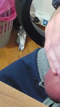 Handjob ayam yang bagus dengan bola besar