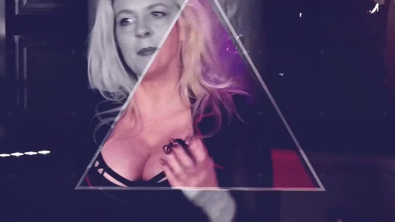 Carmen Rivera Entertainment: Klub Insomnia Berlin feat. Cerita mainan Carmen XL