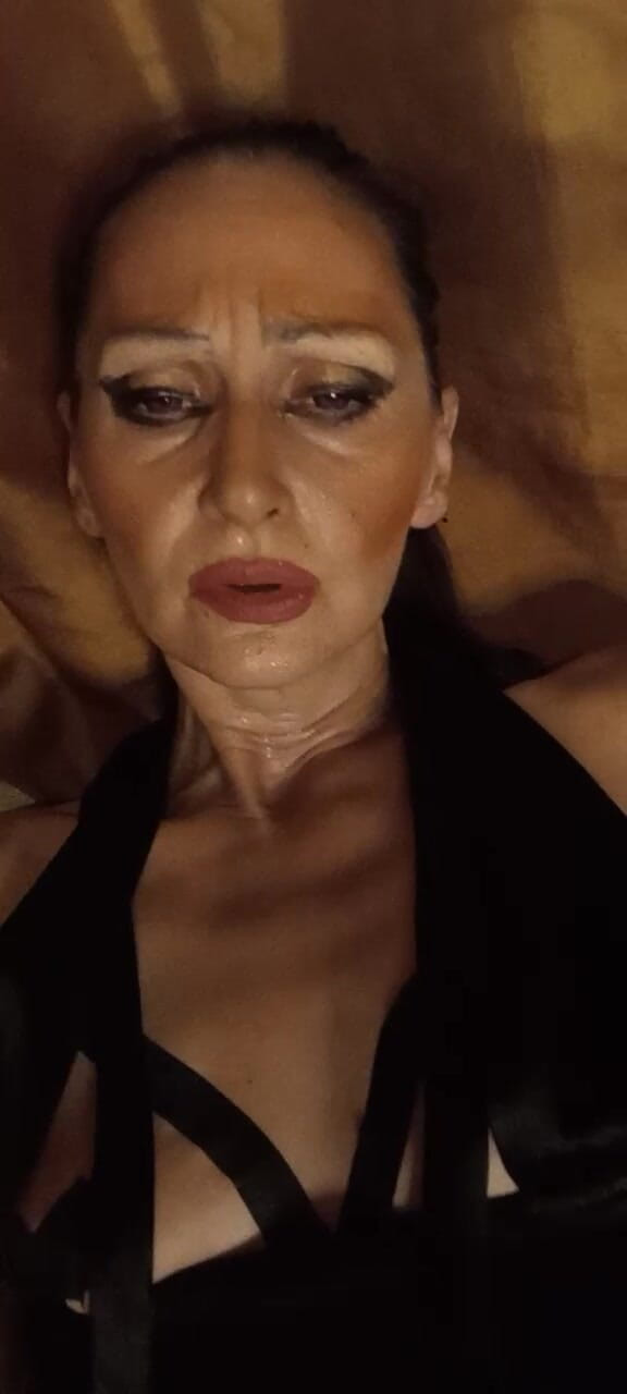 Dominatrix Redsonyja: Asing