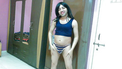 Cute & Nude Crossdresser: Sexy mietje travestiet femboy Lieve lolly in top en panty.