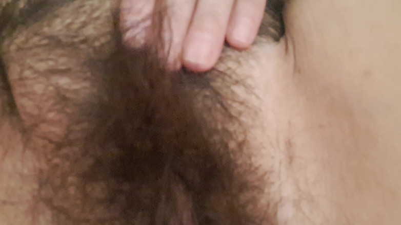Mommy big hairy pussy: A buceta da mamãe é muito peluda e gorda