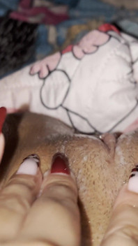 Ensamstående mamma skickar video till sitt ex medan hon onanerar