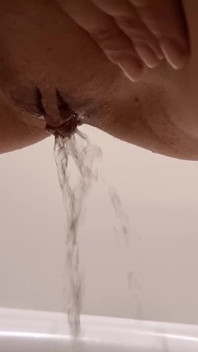 撒尿汇编。金雨。女主调教撒尿。第 805 集