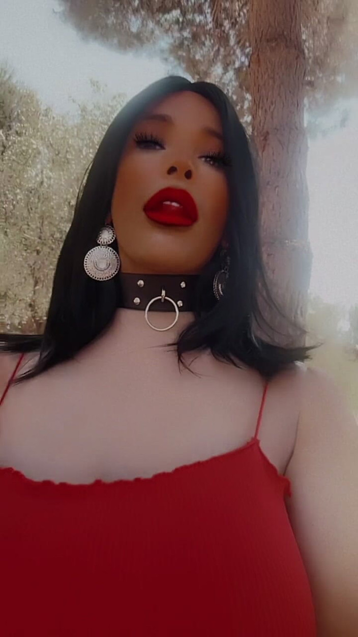 Sissy Slut Brianna: 胸を取ってほしいの?ならば、口を用意して自分が価値ある存在だと証明しろ!