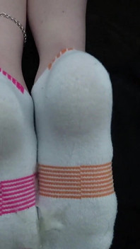 Footjob et chaussettes