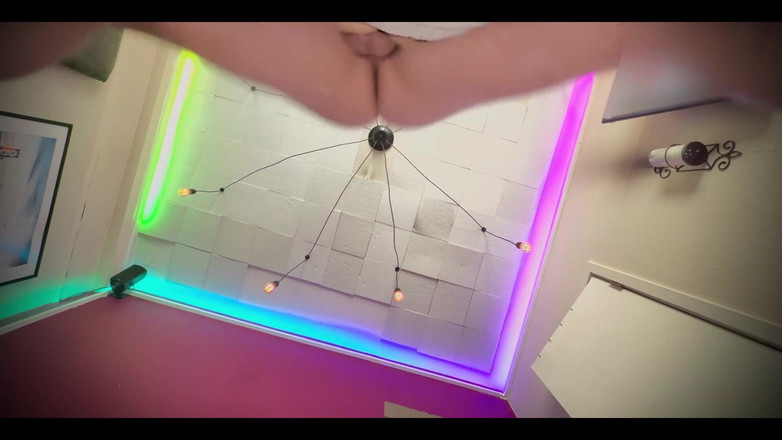 ScottyNaughty69: Papa baise pendant que tu es allongée en dessous et...